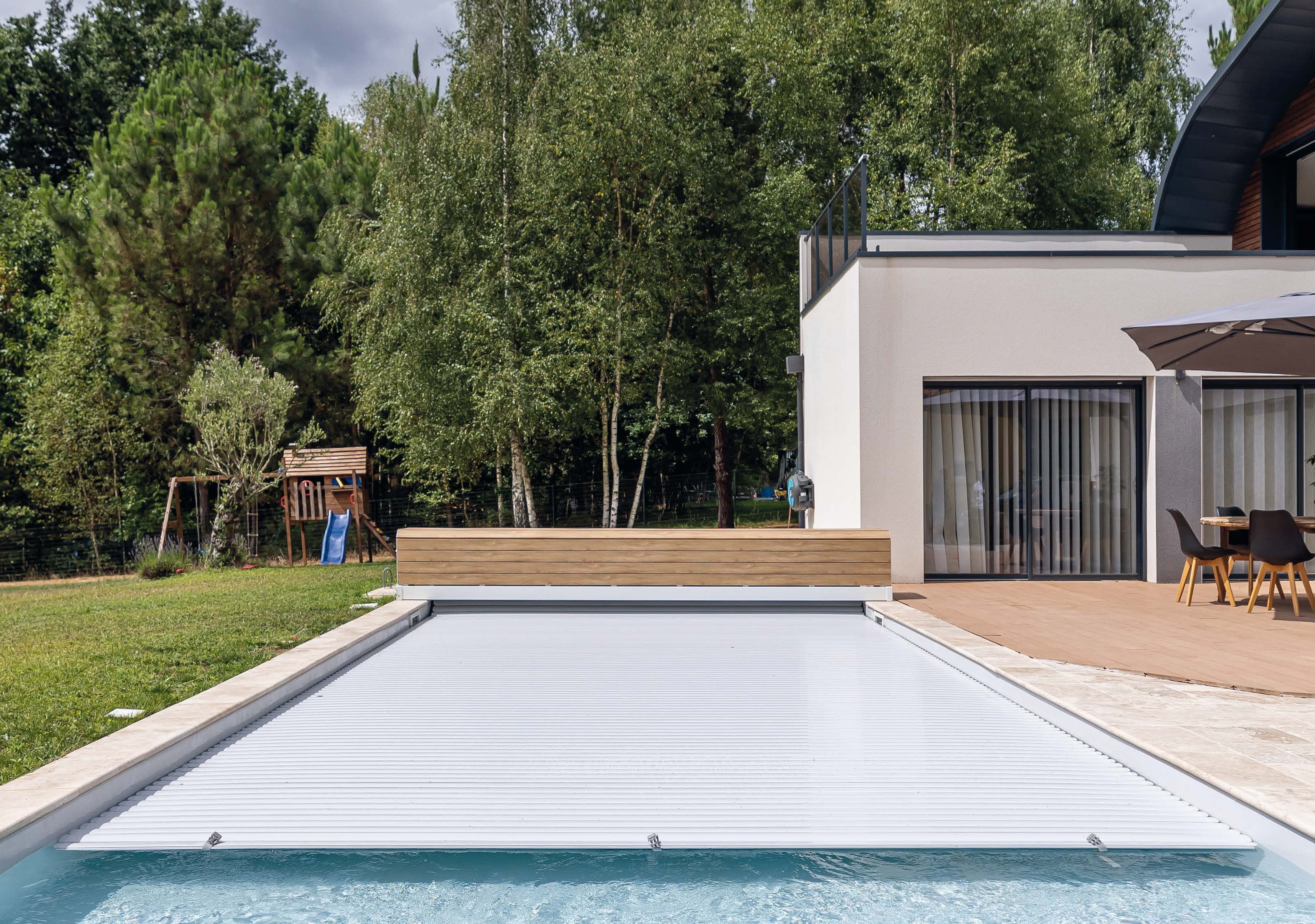 BANC CLASSIC - Acoperitoare cu lamele pentru piscine, montată deasupra apei