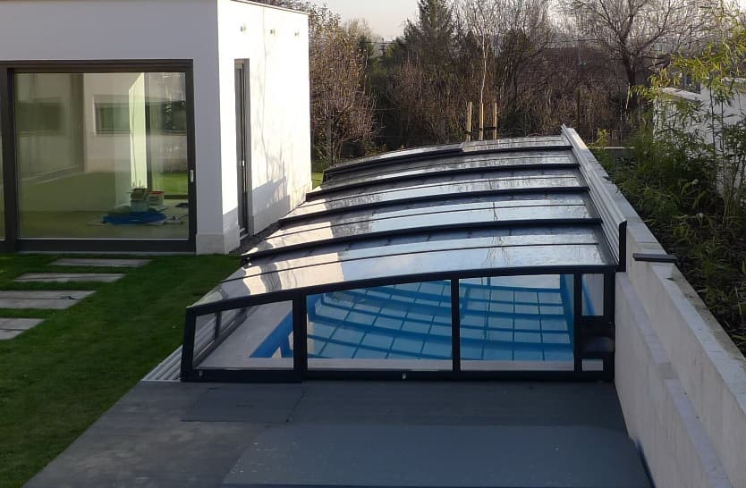 Corner - Acoperire pentru piscină din policarbonat, de tip terasă